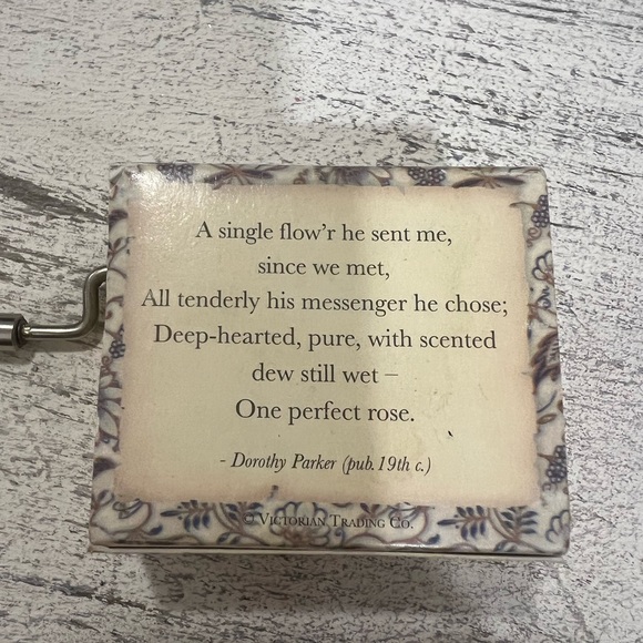 Set Of TWO SMALL MATCHBOX SIZE WIND UP MUSIC BOXES - Picture 7 of 8